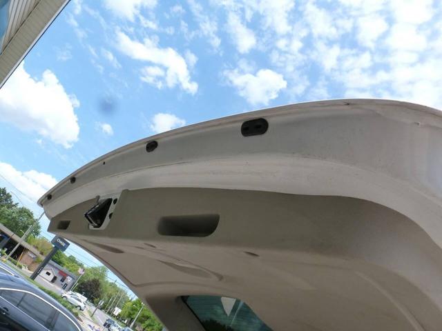 Photo of 2016 White Dodge Grand Caravan