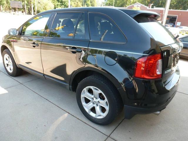 Photo of 2013 Black Ford Edge