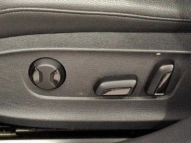 Photo of 2019 Deep Black Pearl Volkswagen Passat