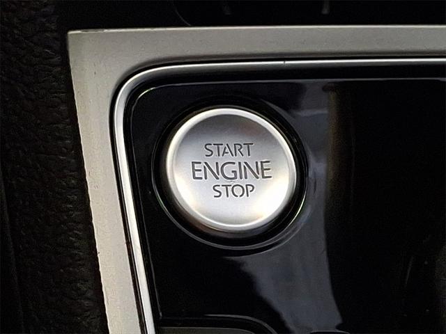 Photo of 2019 Deep Black Pearl Volkswagen Passat