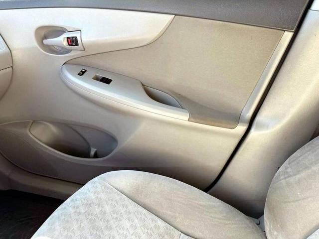Photo of 2009 Classic Silver Metallic Toyota Corolla