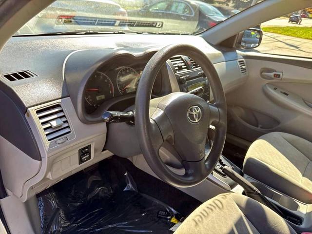 Photo of 2009 Classic Silver Metallic Toyota Corolla