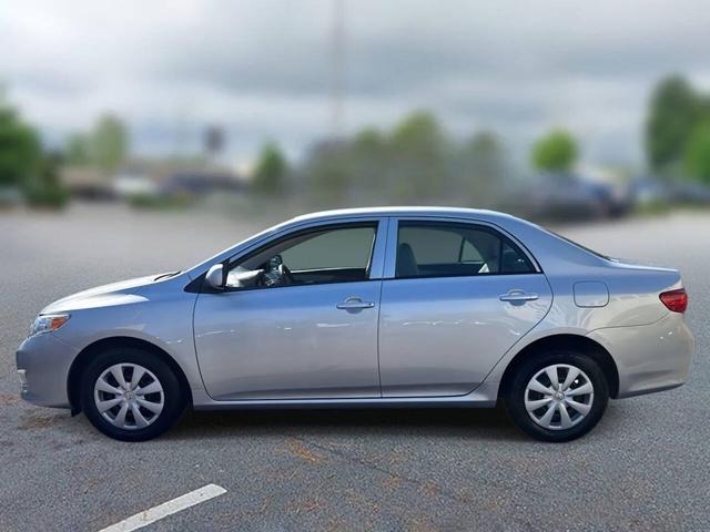 Photo of 2009 Classic Silver Metallic Toyota Corolla