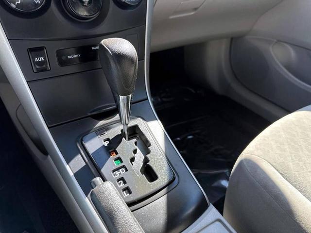 Photo of 2009 Classic Silver Metallic Toyota Corolla