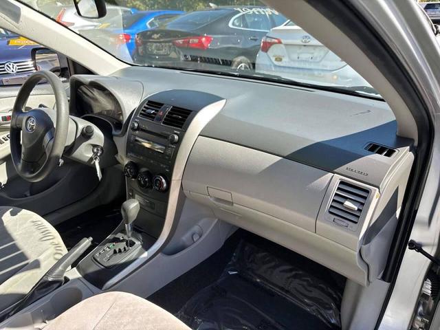 Photo of 2009 Classic Silver Metallic Toyota Corolla