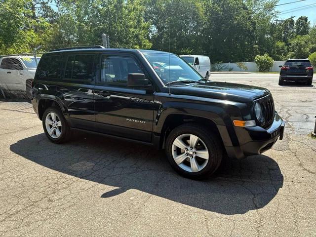Photo of 2014 Black Clearcoat Jeep Patriot