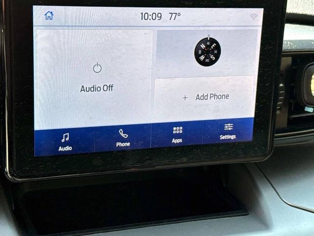 Photo of 2021 Iconic Silver Metallic Ford Explorer