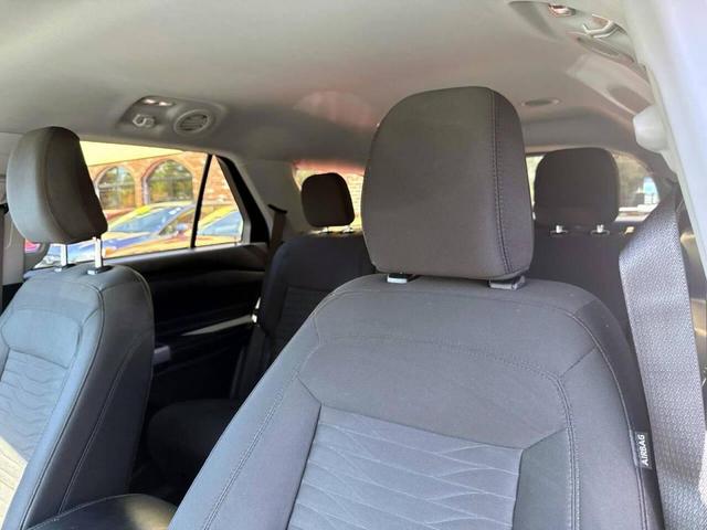 Photo of 2021 Iconic Silver Metallic Ford Explorer
