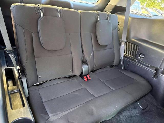 Photo of 2021 Iconic Silver Metallic Ford Explorer