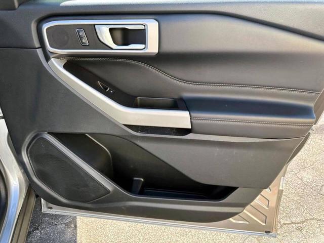Photo of 2021 Iconic Silver Metallic Ford Explorer
