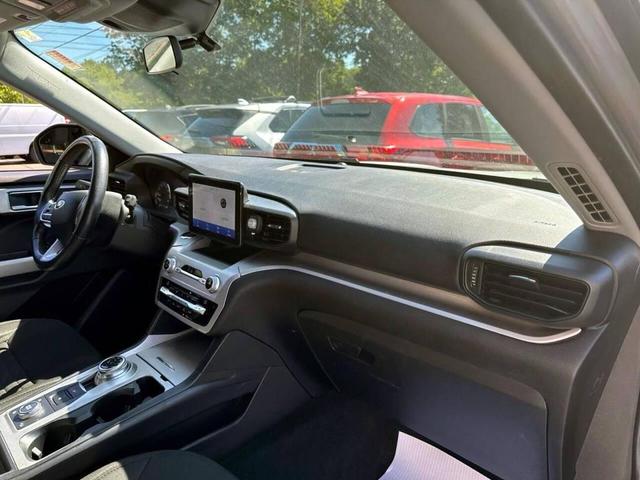 Photo of 2021 Iconic Silver Metallic Ford Explorer