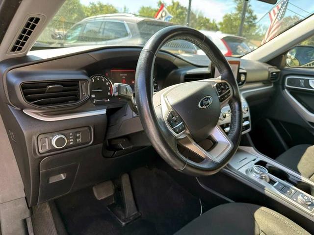 Photo of 2021 Iconic Silver Metallic Ford Explorer