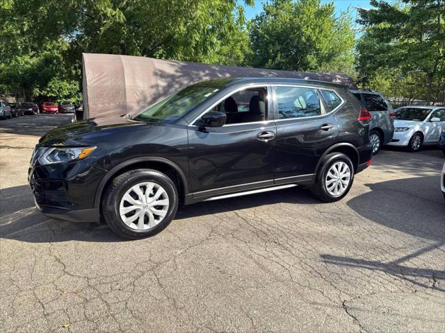 Photo of 2020 Magnetic Black Pearl Nissan Rogue