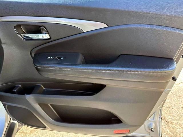 Photo of 2017 Lunar Silver Metallic Honda Ridgeline