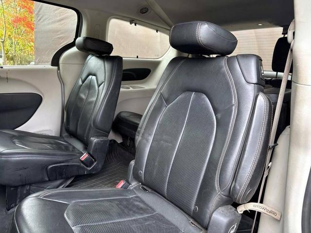 Photo of 2018 Billet Silver Metallic Clearcoat Chrysler Pacifica