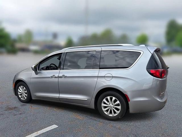Photo of 2018 Billet Silver Metallic Clearcoat Chrysler Pacifica