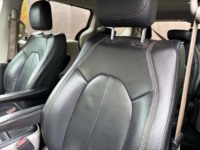 Photo of 2018 Billet Silver Metallic Clearcoat Chrysler Pacifica