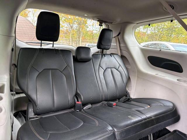 Photo of 2018 Billet Silver Metallic Clearcoat Chrysler Pacifica