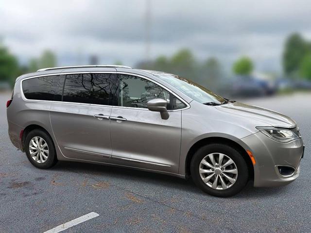Photo of 2018 Billet Silver Metallic Clearcoat Chrysler Pacifica