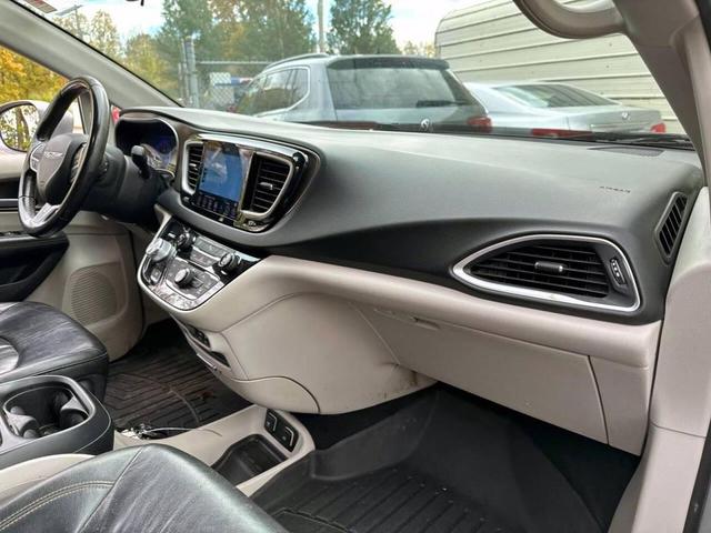 Photo of 2018 Billet Silver Metallic Clearcoat Chrysler Pacifica