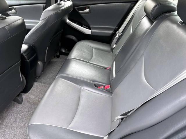 Photo of 2013 Winter Gray Metallic Toyota Prius