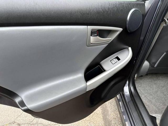 Photo of 2013 Winter Gray Metallic Toyota Prius