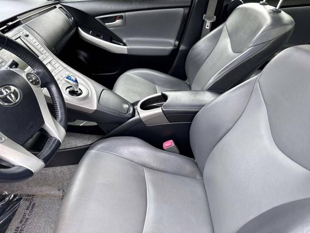 Photo of 2013 Winter Gray Metallic Toyota Prius