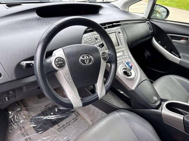 Photo of 2013 Winter Gray Metallic Toyota Prius