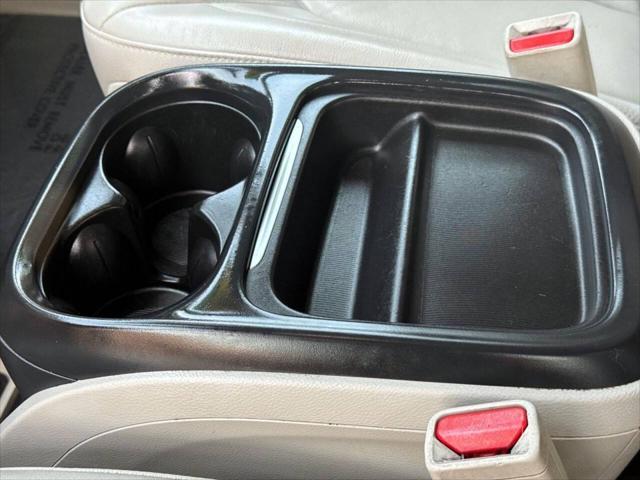 Photo of 2017 Billet Silver Metallic Clearcoat Chrysler Pacifica