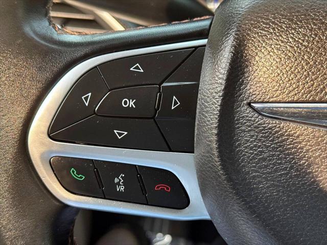 Photo of 2017 Billet Silver Metallic Clearcoat Chrysler Pacifica