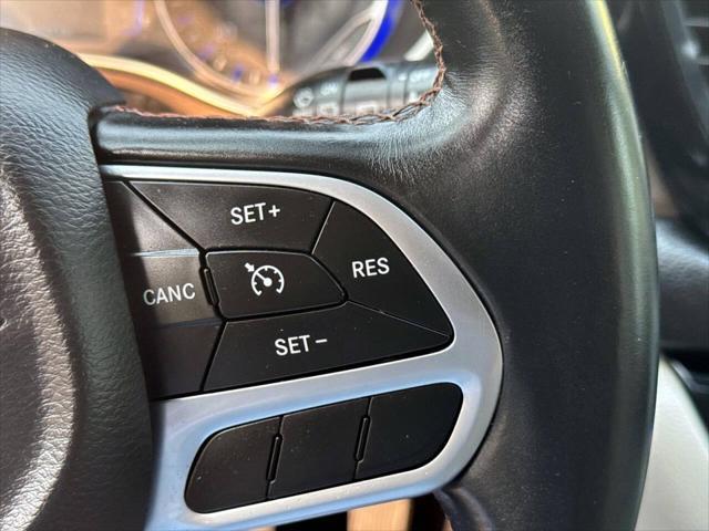 Photo of 2017 Billet Silver Metallic Clearcoat Chrysler Pacifica