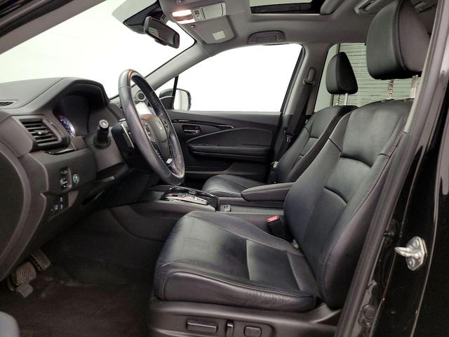 Photo of 2017 Black Honda Pilot