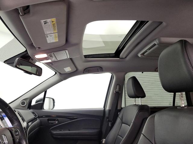 Photo of 2017 Black Honda Pilot