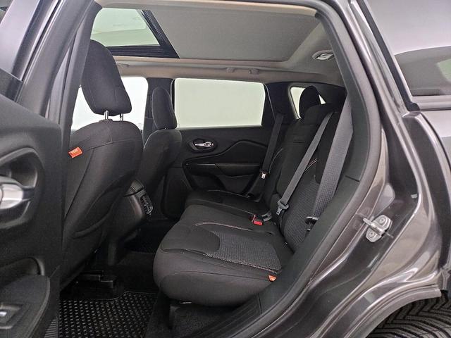 Photo of 2017 Gray Jeep Cherokee