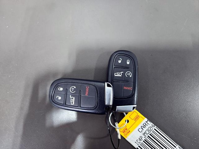 Photo of 2017 Gray Jeep Cherokee