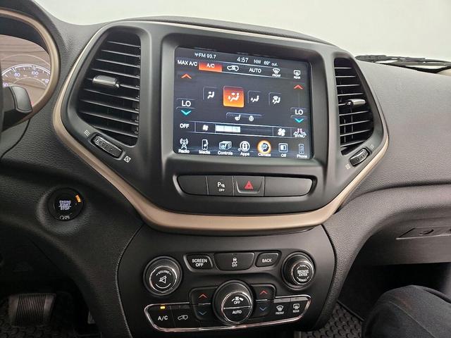 Photo of 2017 Gray Jeep Cherokee
