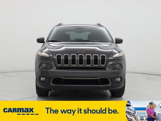 Photo of 2017 Gray Jeep Cherokee