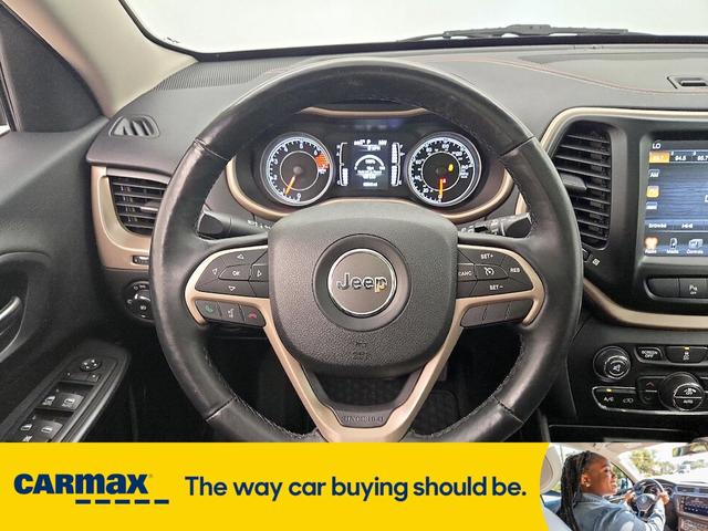 Photo of 2017 Gray Jeep Cherokee