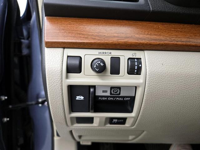 Photo of 2013 Blue Subaru Outback