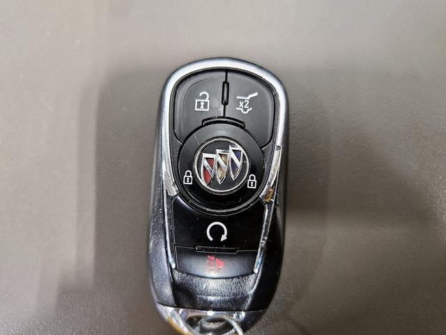 Photo of 2022 White Buick Enclave