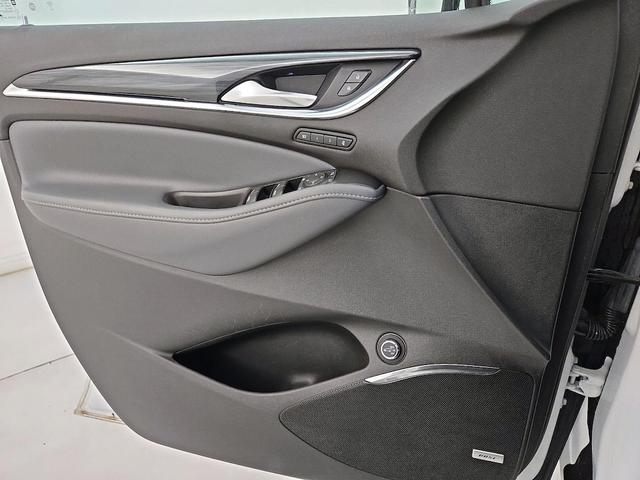 Photo of 2022 White Buick Enclave