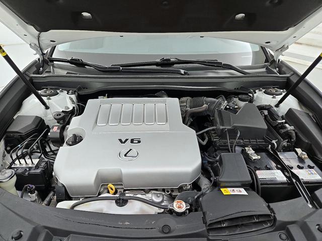 Photo of 2017 White Lexus ES 350