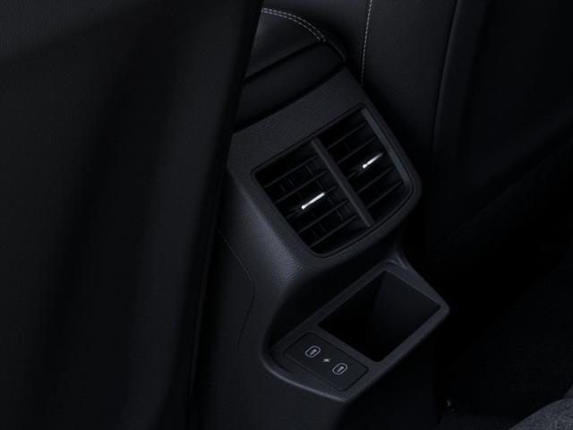 Photo of 2025 CLEAR WHITE/BLACK Kia Seltos
