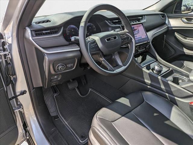 Photo of 2025 Silver Zynith Jeep Grand Cherokee L