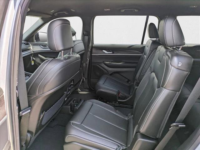 Photo of 2025 Silver Zynith Jeep Grand Cherokee L