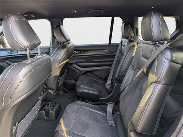 Photo of 2023 Metallic Jeep Grand Cherokee L
