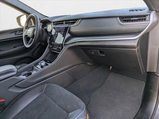 Photo of 2023 Metallic Jeep Grand Cherokee L