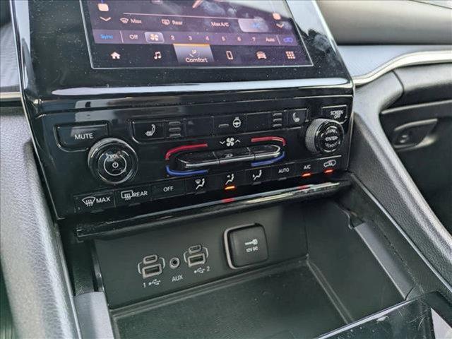 Photo of 2023 Metallic Jeep Grand Cherokee L