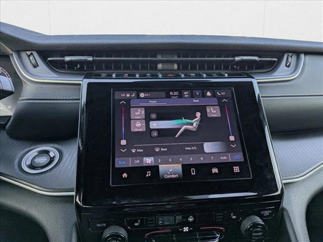 Photo of 2023 Metallic Jeep Grand Cherokee L