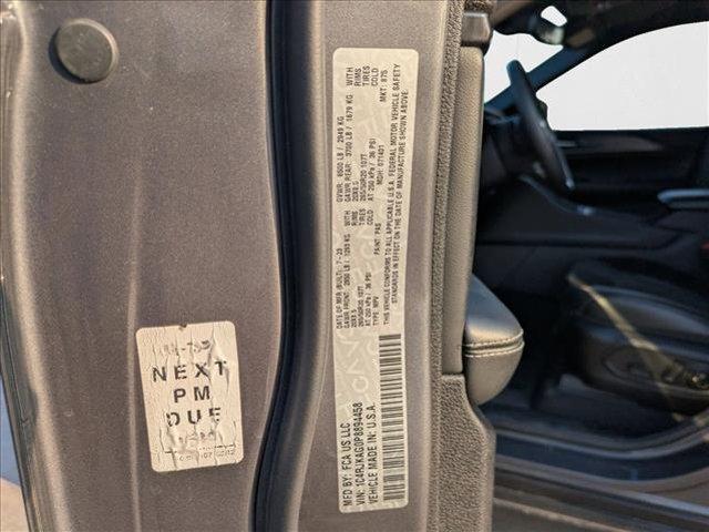 Photo of 2023 Metallic Jeep Grand Cherokee L